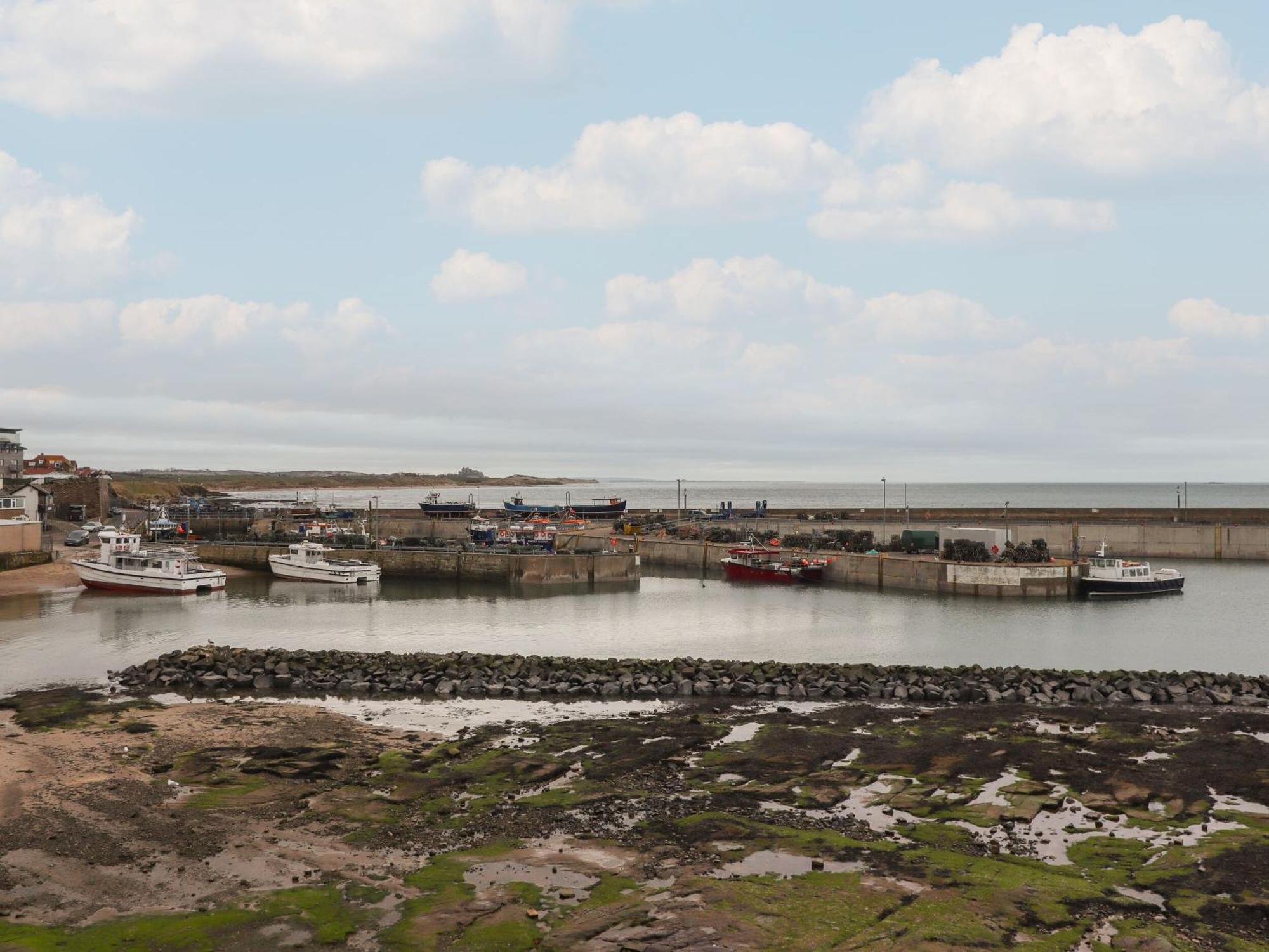The Little Boathouse Villa Seahouses Bagian luar foto